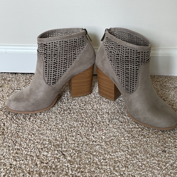 Coconuts by Matisse Women's Taupe Block Heel Ankle Booties. Size 7M - Picture 2 of 10